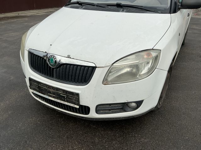 bontott SKODA FABIA II Első Lökhárító (Részeivel)