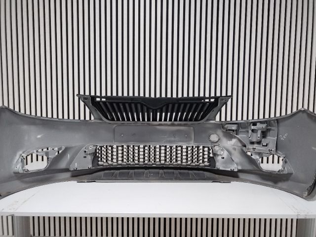 bontott SKODA FABIA II Első Lökhárító (Üresen)