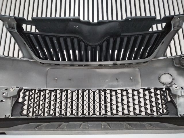 bontott SKODA FABIA II Első Lökhárító (Üresen)