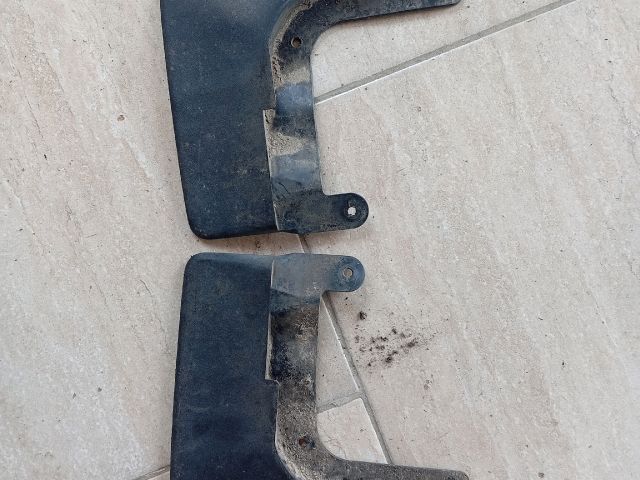 bontott SKODA FABIA II Első Sárvédő Gumi Pár