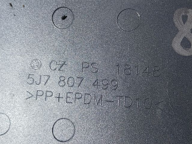 bontott SKODA FABIA II Első Vonószem Burkolat