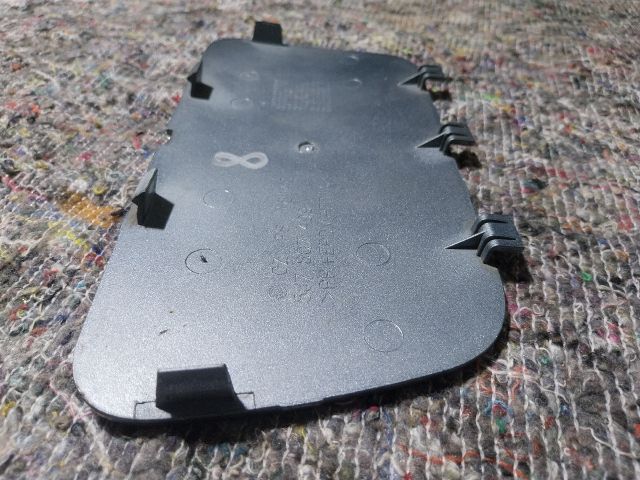 bontott SKODA FABIA II Első Vonószem Burkolat