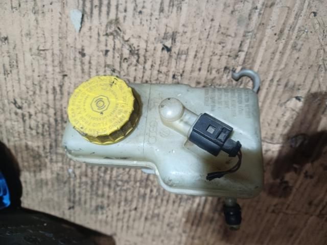 bontott SKODA FABIA II Fékfolyadék Tartály