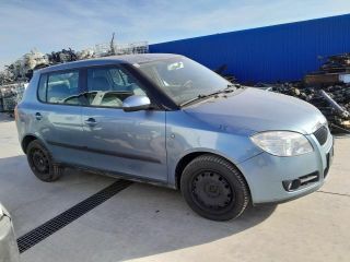 bontott SKODA FABIA II Felső Hűtőburkolat