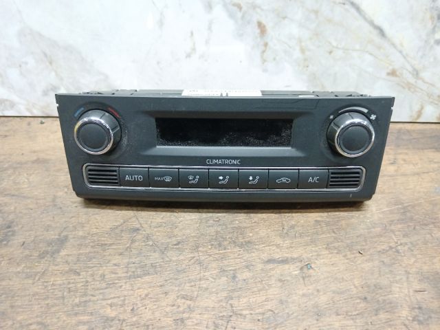 bontott SKODA FABIA II Fűtéskapcsoló (digit klímás)