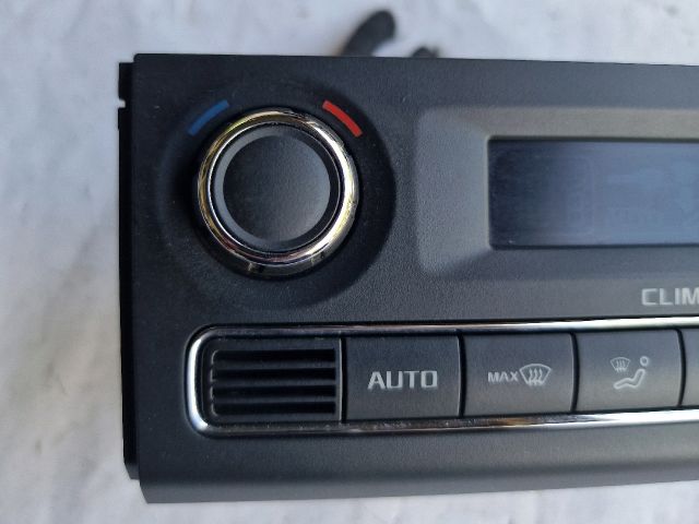 bontott SKODA FABIA II Fűtéskapcsoló (digit klímás)