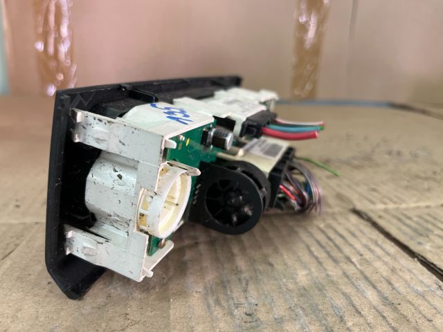 bontott SKODA FABIA II Fűtéskapcsoló (manuális klímás)