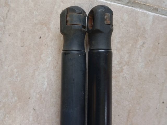 bontott SKODA FABIA II Gázrugós Kitámasztó Teleszkóp Pár Csomagtérajtó