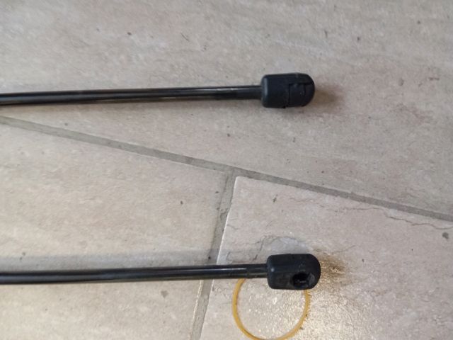 bontott SKODA FABIA II Gázrugós Kitámasztó Teleszkóp Pár Csomagtérajtó