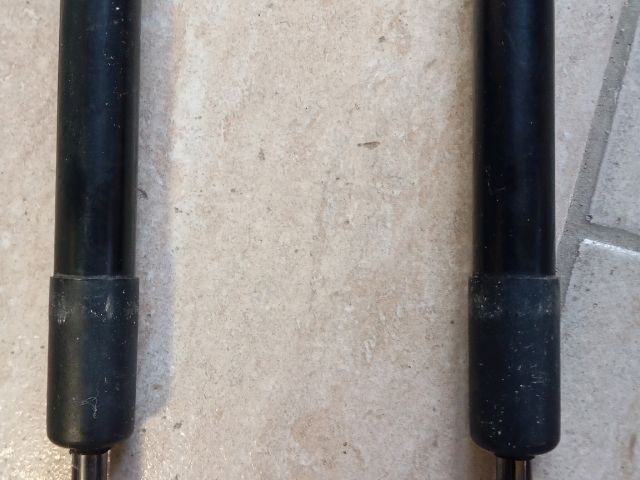 bontott SKODA FABIA II Gázrugós Kitámasztó Teleszkóp Pár Csomagtérajtó