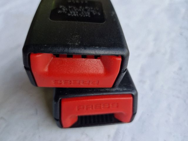 bontott SKODA FABIA II Hátsó középső Biztonsági Öv Csat