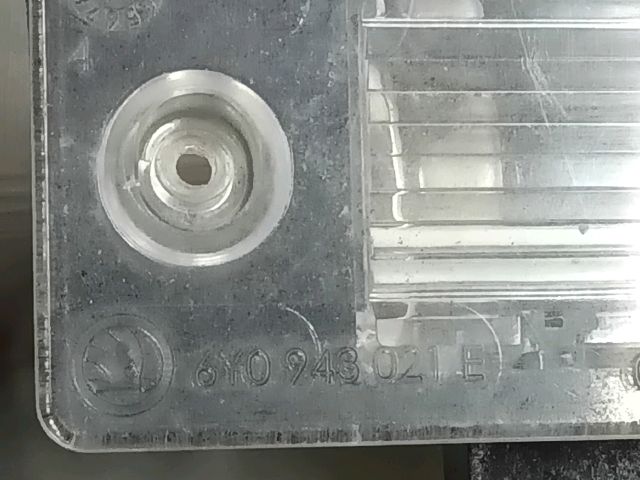 bontott SKODA FABIA II Hátsó Rendszámtábla Világítás