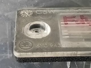 bontott SKODA FABIA II Hátsó Rendszámtábla Világítás