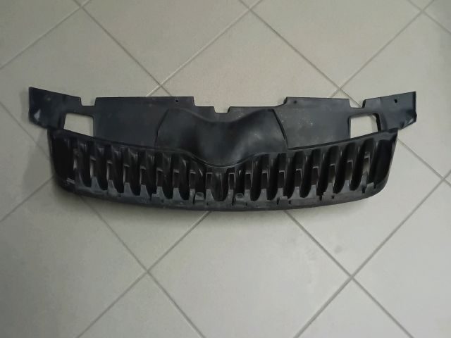 bontott SKODA FABIA II Hűtőrács
