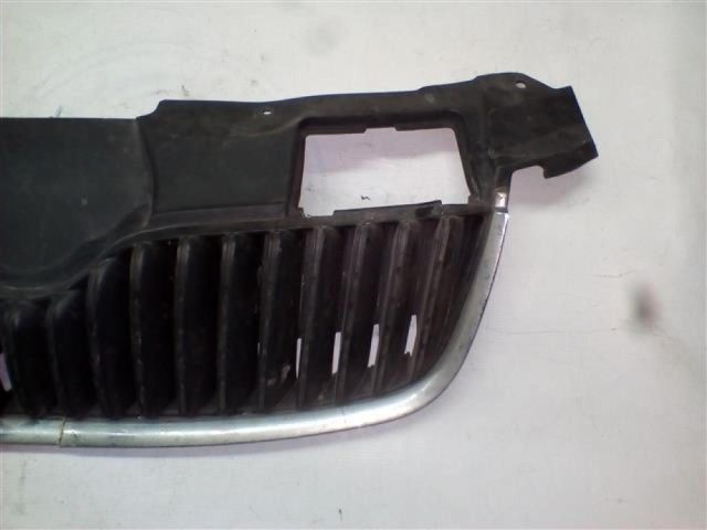bontott SKODA FABIA II Hűtőrács