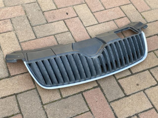 bontott SKODA FABIA II Hűtőrács