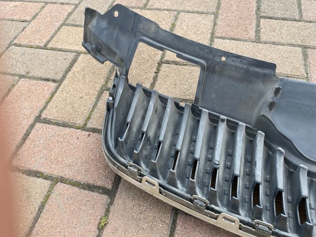 bontott SKODA FABIA II Hűtőrács