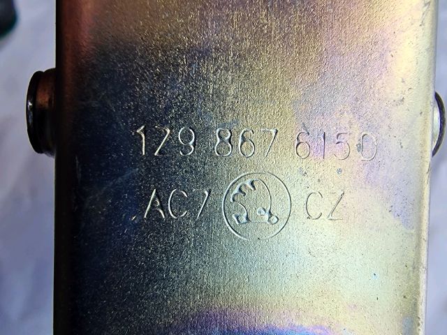 bontott SKODA FABIA II Jobb Csomagtér Kárpit Tartó