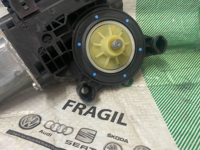 bontott SKODA FABIA II Jobb első Ablakemelő Motor