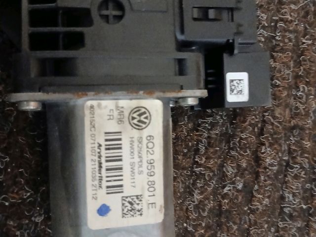 bontott SKODA FABIA II Jobb első Ablakemelő Motor