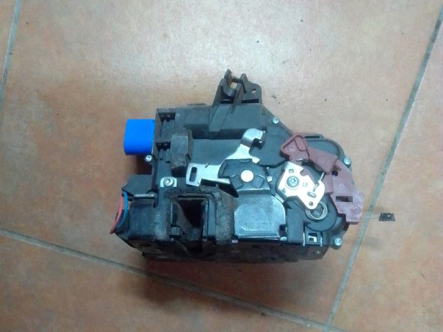 bontott SKODA FABIA II Jobb első Ajtózár