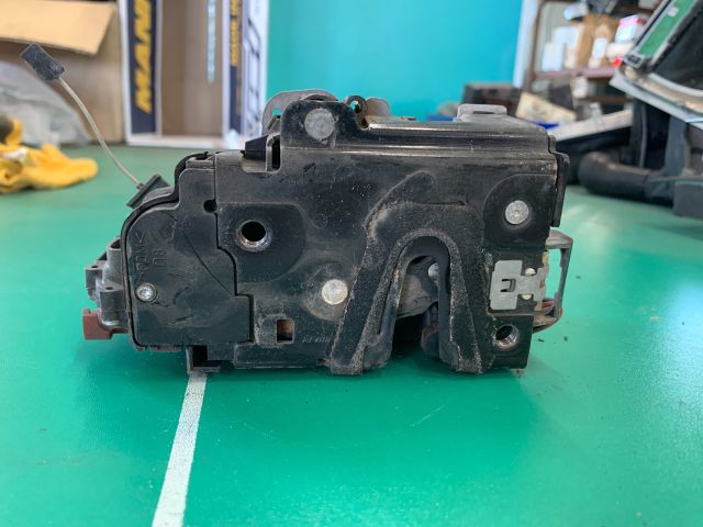 bontott SKODA FABIA II Jobb első Ajtózár