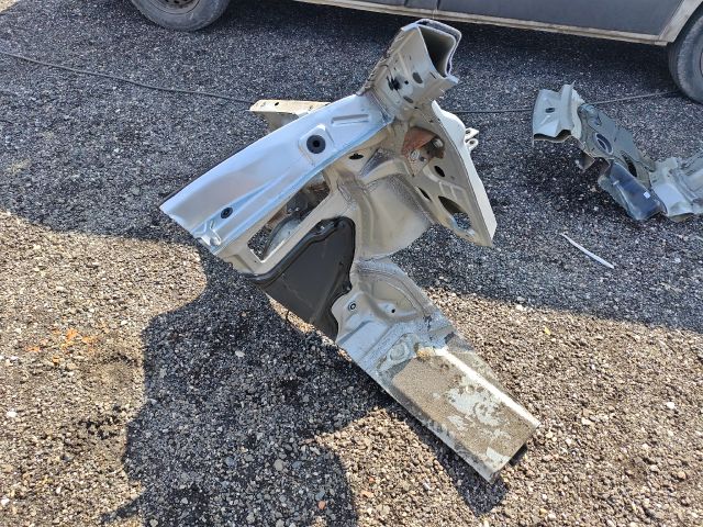 bontott SKODA FABIA II Jobb első Negyed Karosszéria Csomag