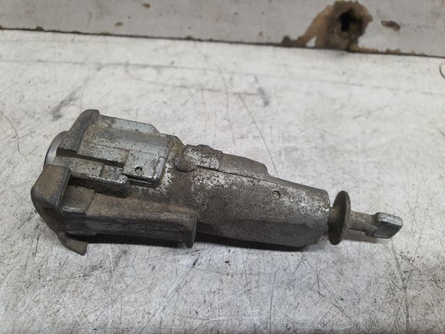 bontott SKODA FABIA II Jobb első Zárbetét