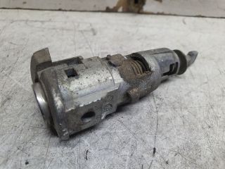 bontott SKODA FABIA II Jobb első Zárbetét