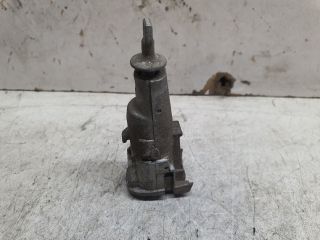 bontott SKODA FABIA II Jobb első Zárbetét