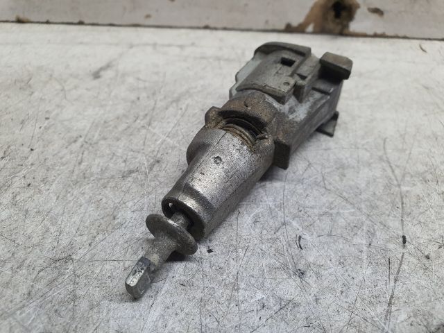 bontott SKODA FABIA II Jobb első Zárbetét