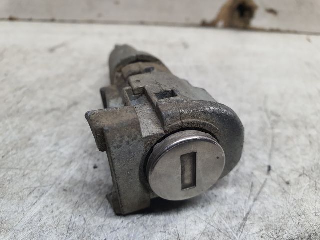 bontott SKODA FABIA II Jobb első Zárbetét