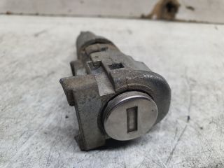 bontott SKODA FABIA II Jobb első Zárbetét