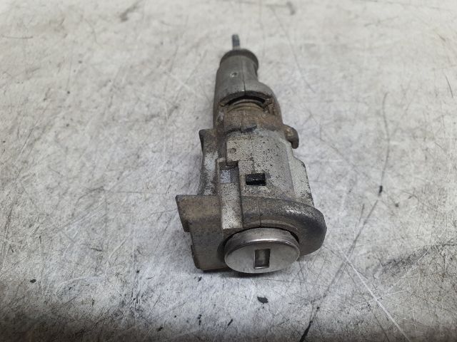 bontott SKODA FABIA II Jobb első Zárbetét