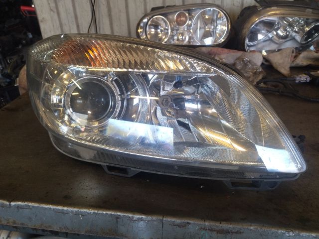 bontott SKODA FABIA II Jobb Fényszóró