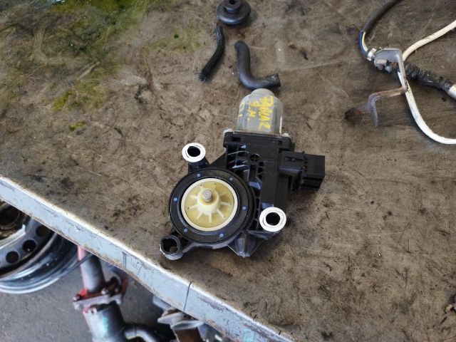 bontott SKODA FABIA II Jobb hátsó Ablakemelő Motor