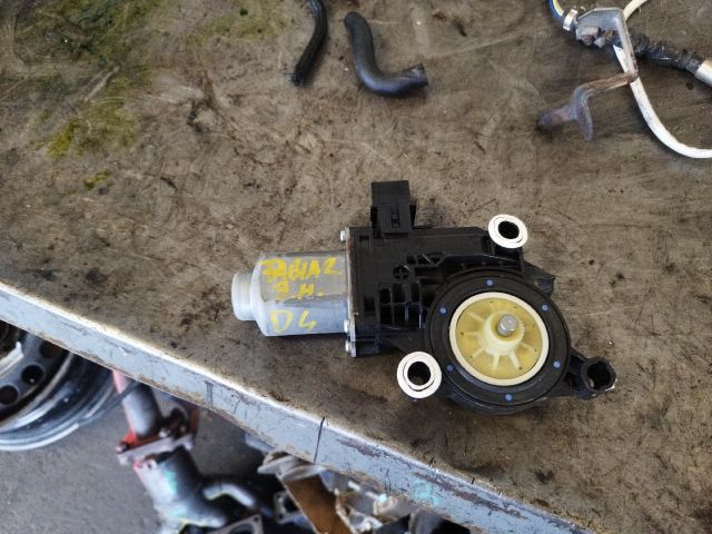 bontott SKODA FABIA II Jobb hátsó Ablakemelő Motor