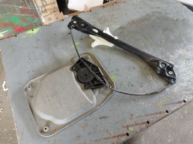 bontott SKODA FABIA II Jobb hátsó Ablakemelő Szerkezet (Elektromos)