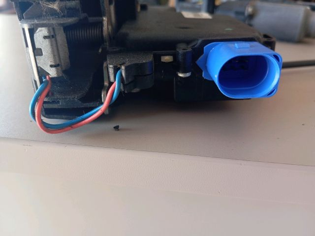 bontott SKODA FABIA II Jobb hátsó Ajtózár