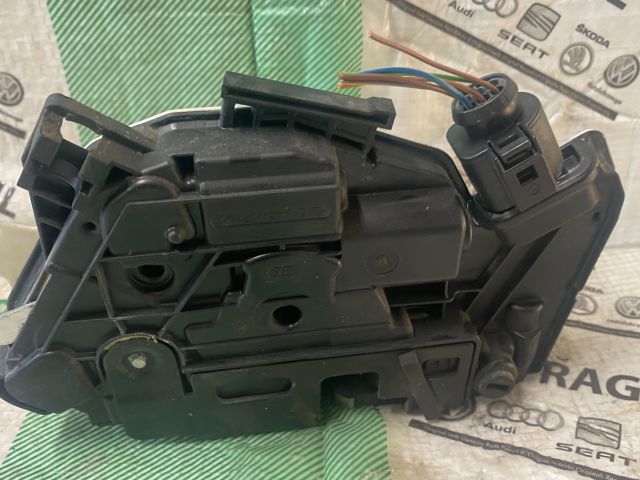 bontott SKODA FABIA II Jobb hátsó Ajtózár