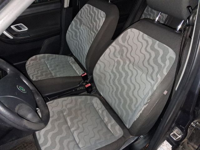 bontott SKODA FABIA II Jobb hátsó Csomagtér Burkolat (Műanyag)