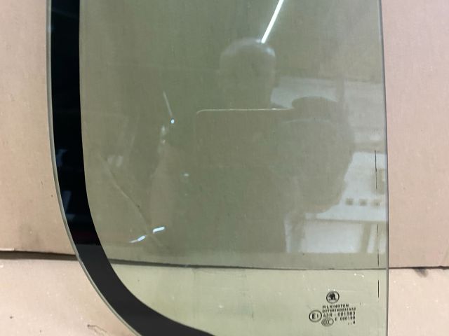 bontott SKODA FABIA II Jobb hátsó Fixüveg (Ajtóban)