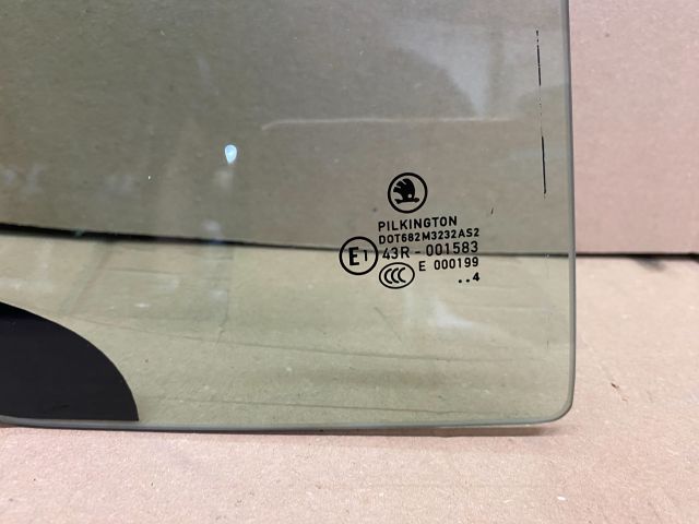 bontott SKODA FABIA II Jobb hátsó Fixüveg (Ajtóban)