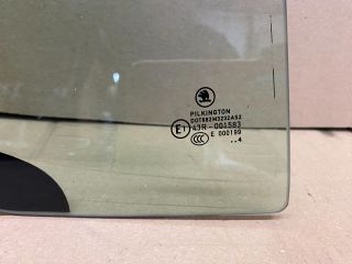 bontott SKODA FABIA II Jobb hátsó Fixüveg (Ajtóban)