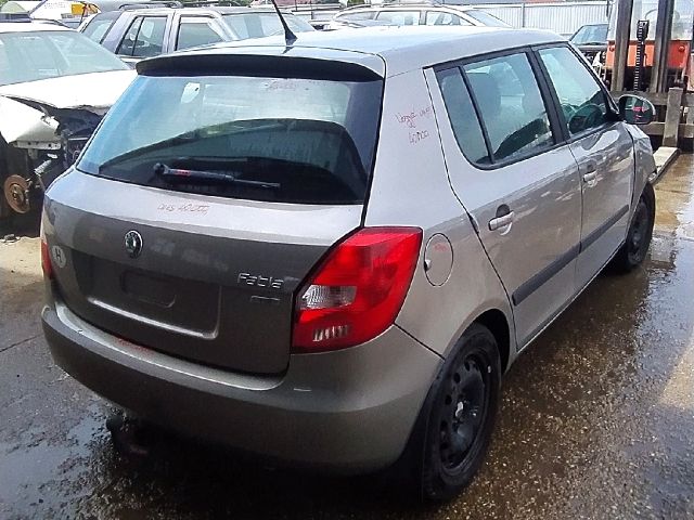 bontott SKODA FABIA II Jobb hátsó Fixüveg (Ajtóban)