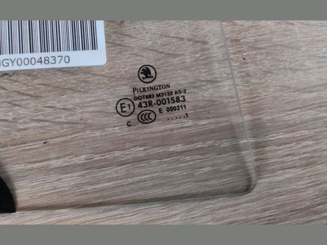 bontott SKODA FABIA II Jobb hátsó Fixüveg (Ajtóban)