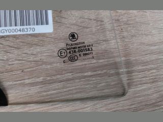 bontott SKODA FABIA II Jobb hátsó Fixüveg (Ajtóban)