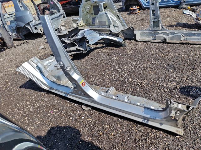 bontott SKODA FABIA II Jobb Küszöb