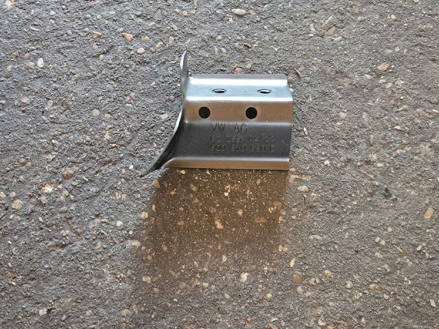 bontott SKODA FABIA II Jobb Sárvédő Oldaltartó