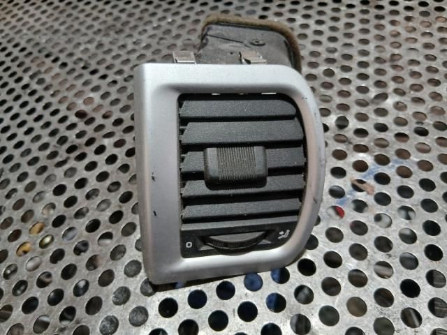 bontott SKODA FABIA II Jobb Szellőző